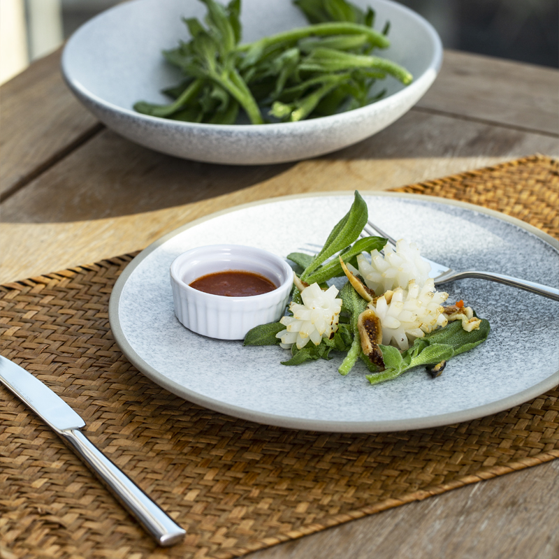 White-and-Blue-Elegant-Restaurant-Flower-Decal-Printed-Ceramic-Deep-Dish-New-Bone-China-Flat-Dinner-Plate-Ceramic-Plates